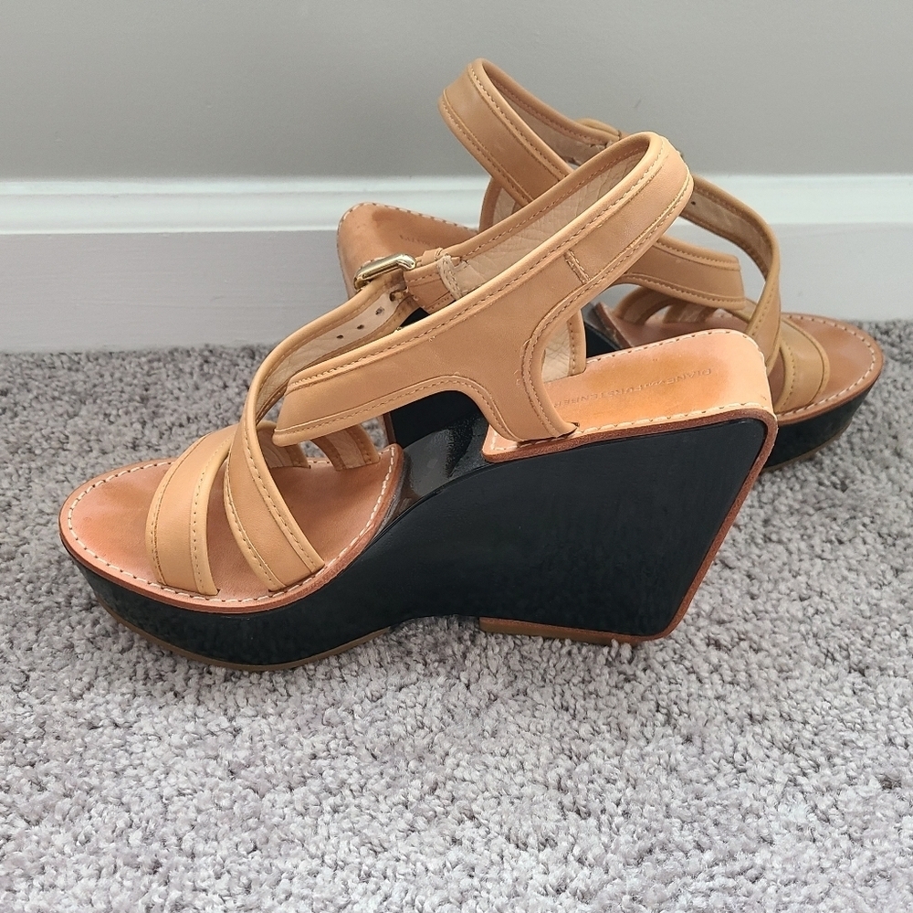 Diane Von Furstenberg Wooden Wedge - Picture 5 of 12